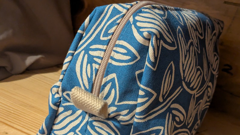 trousse fleurs bleues