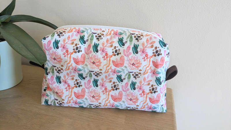 trousse fleurs roses