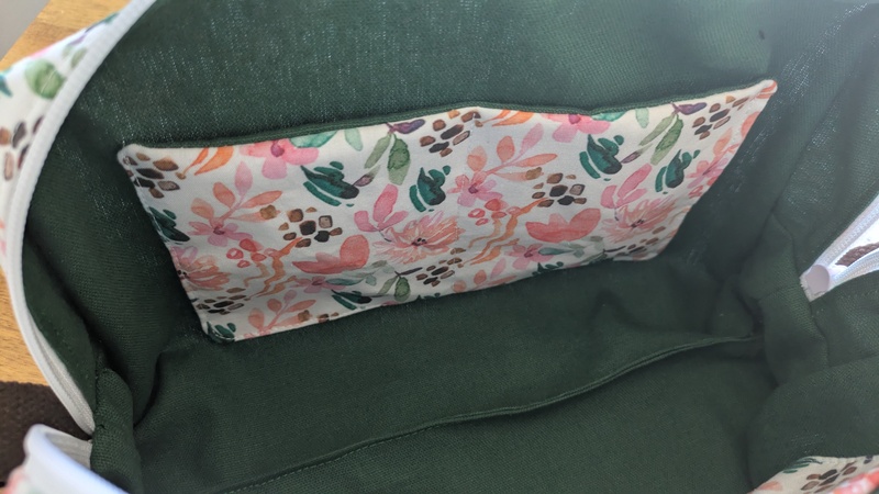 trousse fleurs roses